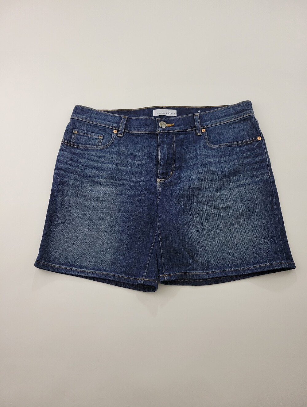 LOFT Indigo Blue Denim Mind Rise Short Size 28/6 NWOT